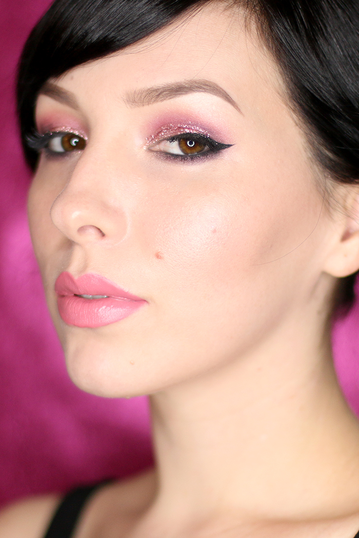 too faced chocolate bon bons and pink glitter eyes makeup tutorial by Evelyn Bourdon