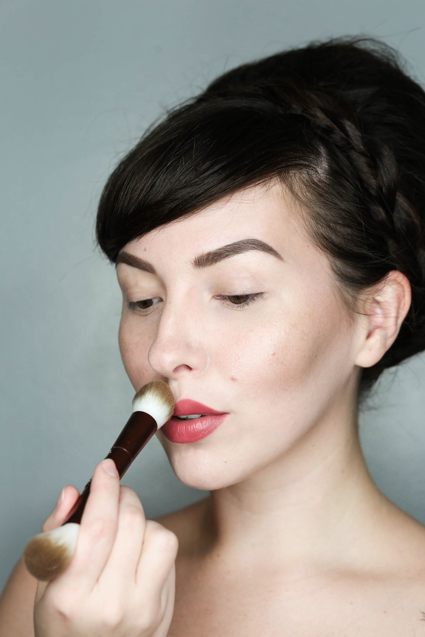 How to sculpt your face: basic contour, highlight, and blush tutorial