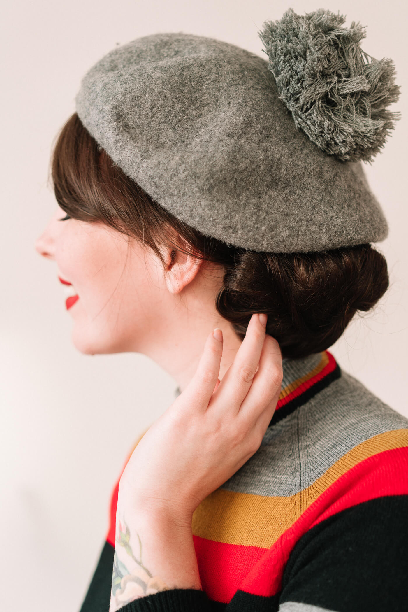 how to style your hair with a beret