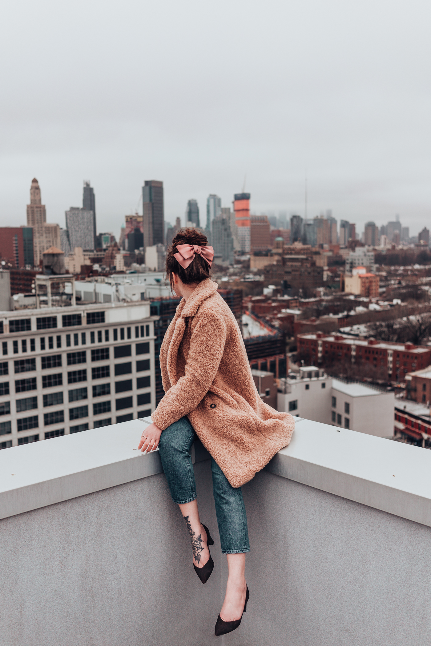 woman in the rooftop sharing Major sale alert!