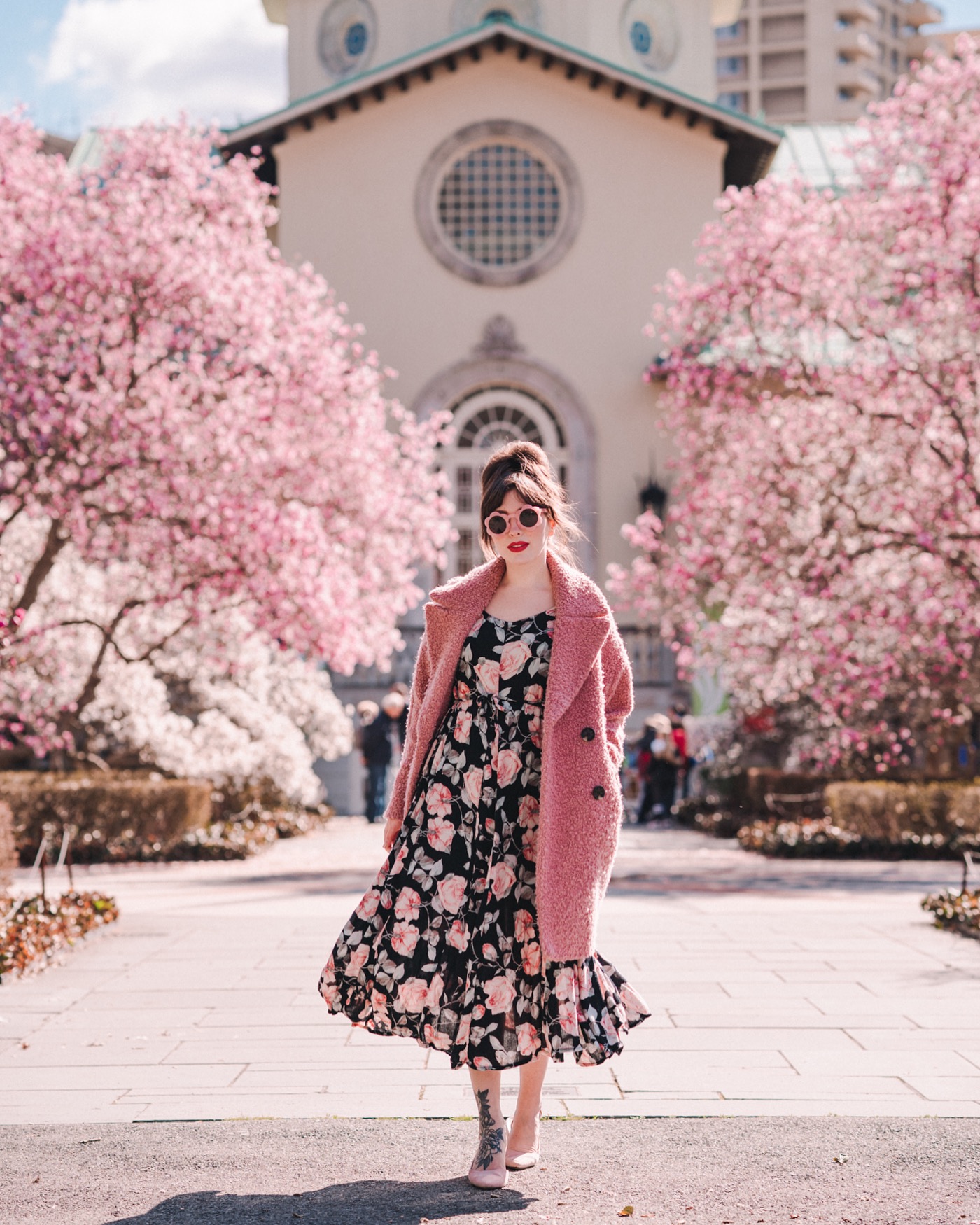 woman in floral dress for Weekend Link Roundup