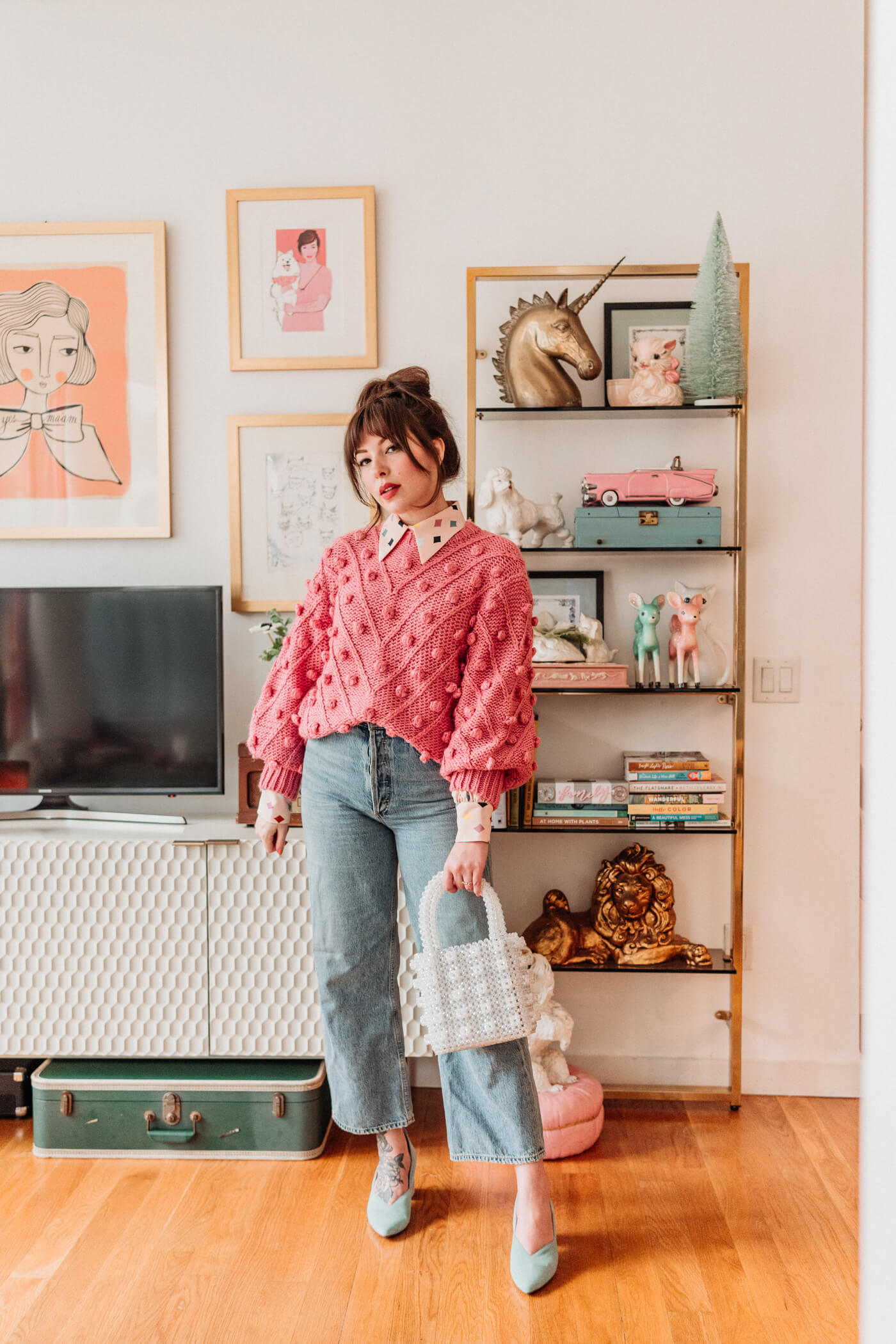 woman wearing pink sweater and denim jeans