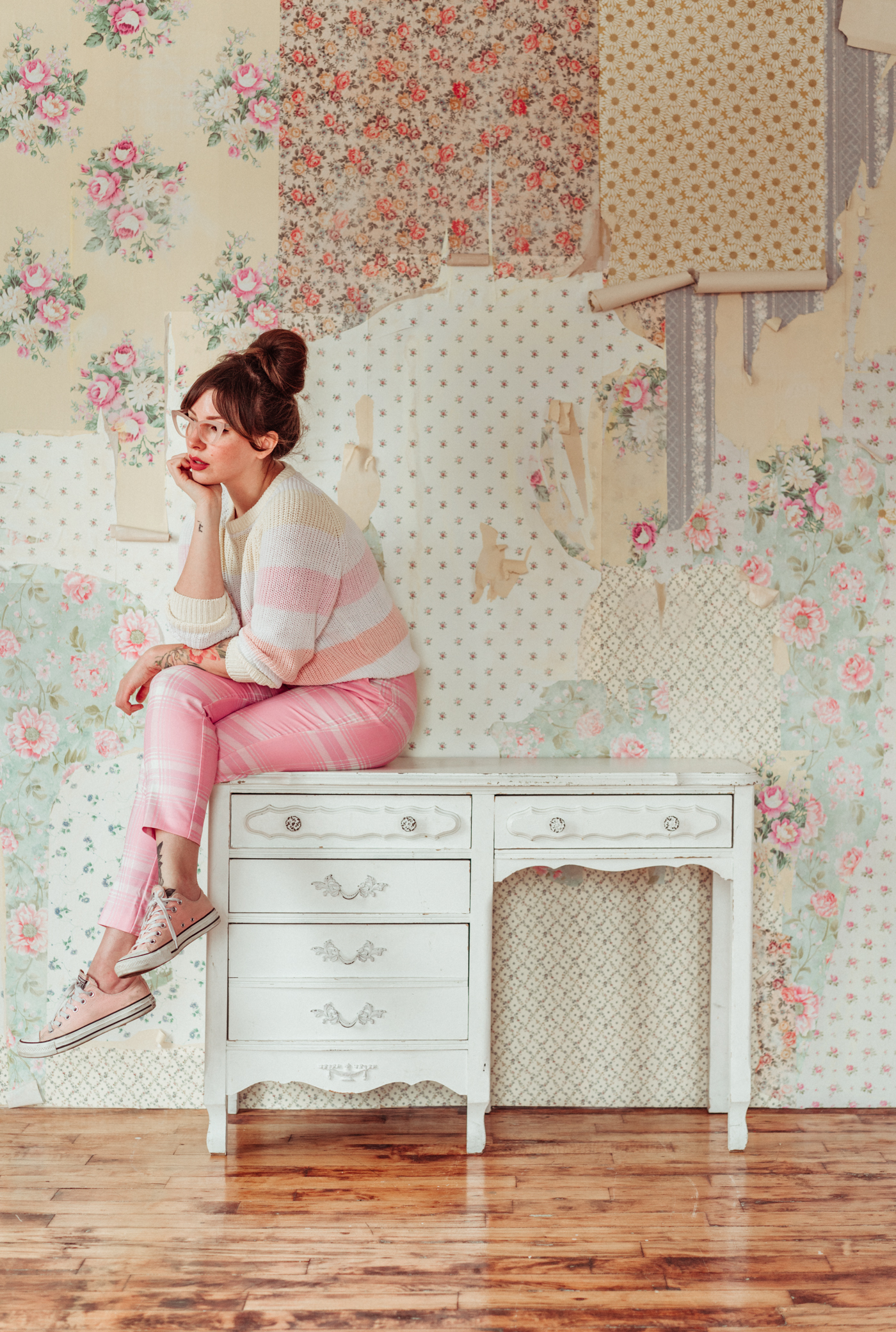 woman sitting on a drawer and sharing Finding success in failure