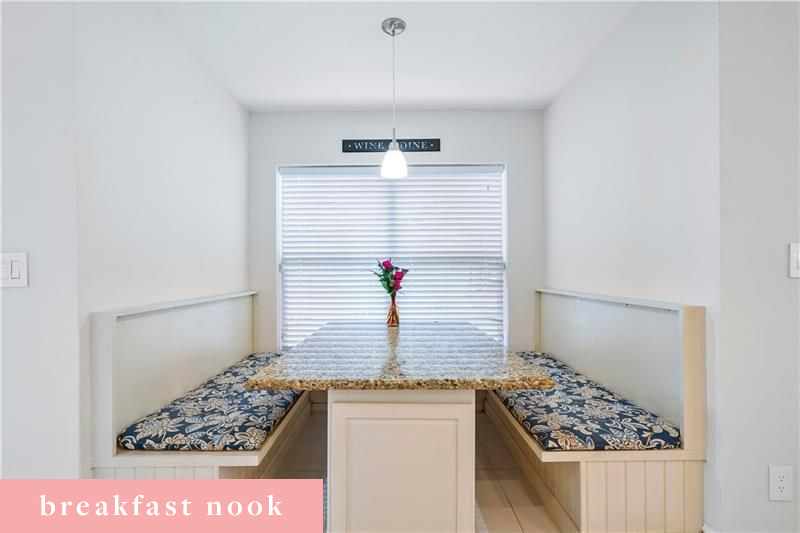 Breakfast Nook with Storage Benches before the renovation